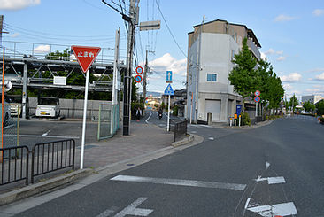 ＪＲ桂川駅下を抜けたところで斜め左の側道へ